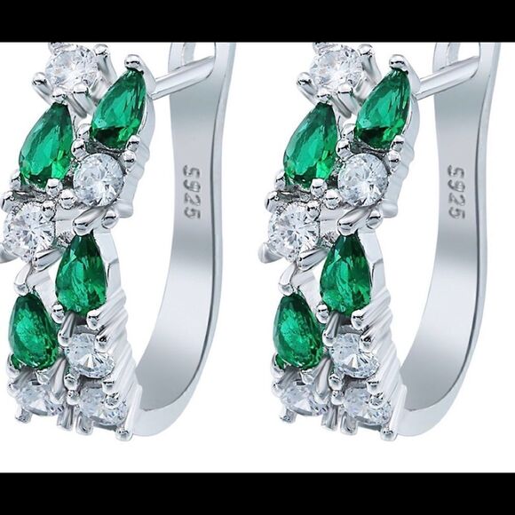 ✨ 925 sterling silver Crystals & emerald stones stunning fashion earrings. ✨ - Picture 3 of 3